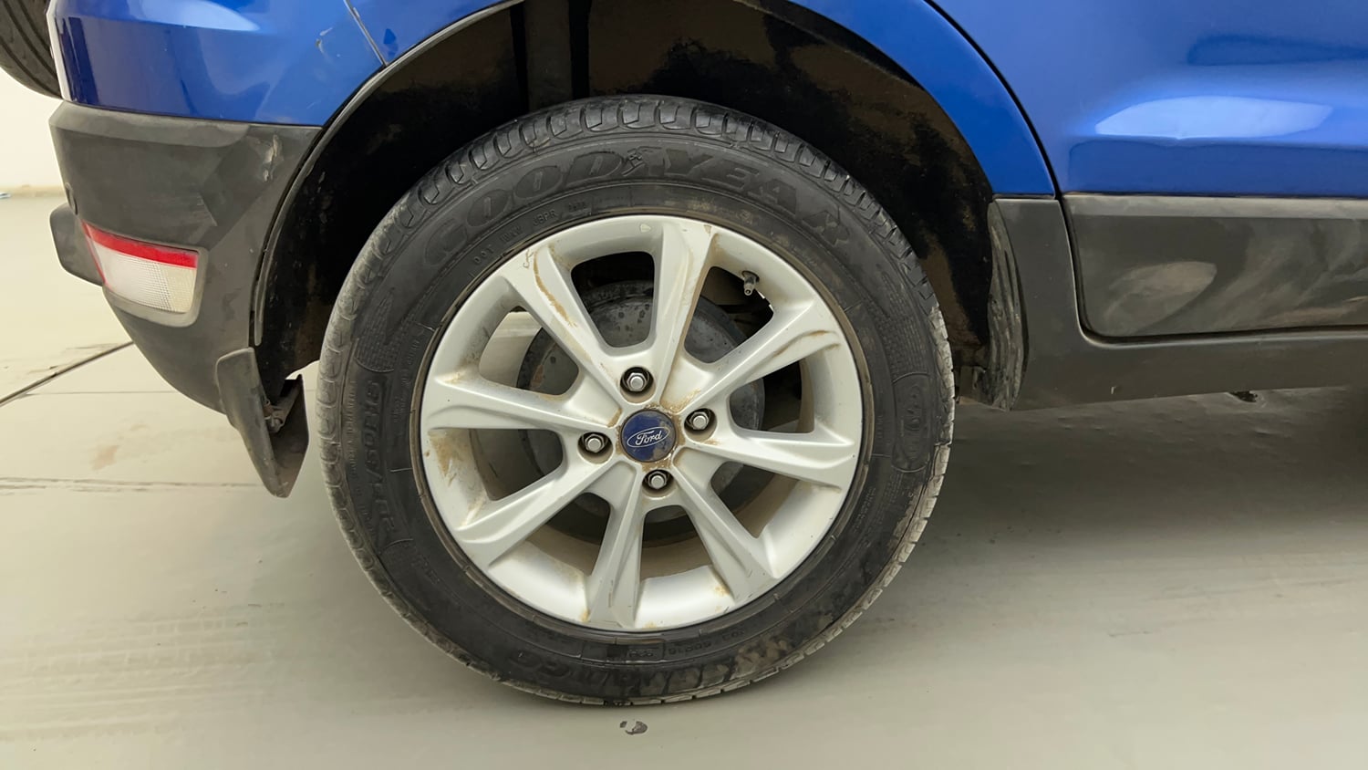Used 2017 Ford EcoSport Titanium 1.5L TDCi Diesel Manual tyres RIGHT REAR TYRE RIM VIEW