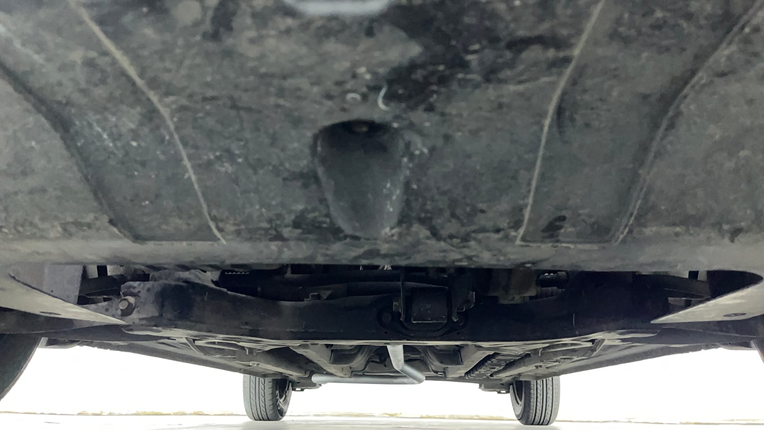 Used 2017 Hyundai Elite i20 Sportz 1.2 Petrol Manual extra FRONT LEFT UNDERBODY VIEW
