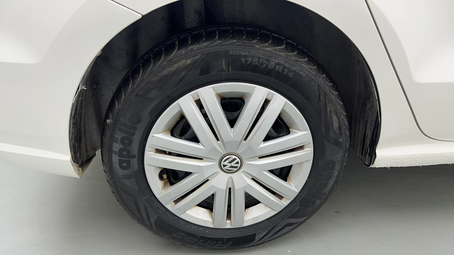 Used 2019 Volkswagen Ameo  1.0 Trendline Petrol + CNG(Outside Fitted) Petrol+cng Manual tyres RIGHT REAR TYRE RIM VIEW