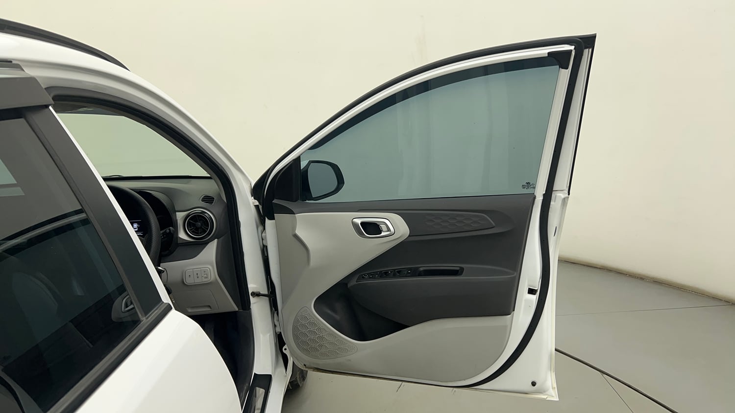 Used 2025 Hyundai Grand i10 Nios Sportz 1.2 Hy-CNG Duo Cng Manual interior RIGHT FRONT DOOR OPEN VIEW