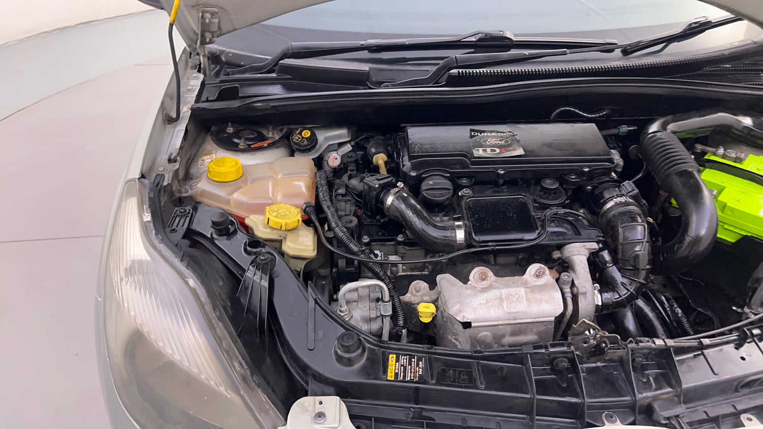 Used 2012 Ford Figo Duratorq Diesel EXI 1.4 Diesel Manual engine ENGINE RIGHT SIDE HINGE & APRON VIEW