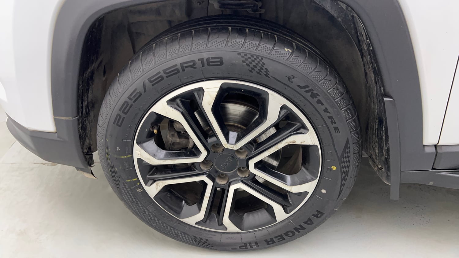 Used 2024 Jeep Compass Limited (O) 2.0 Diesel Diesel Manual tyres LEFT FRONT TYRE RIM VIEW