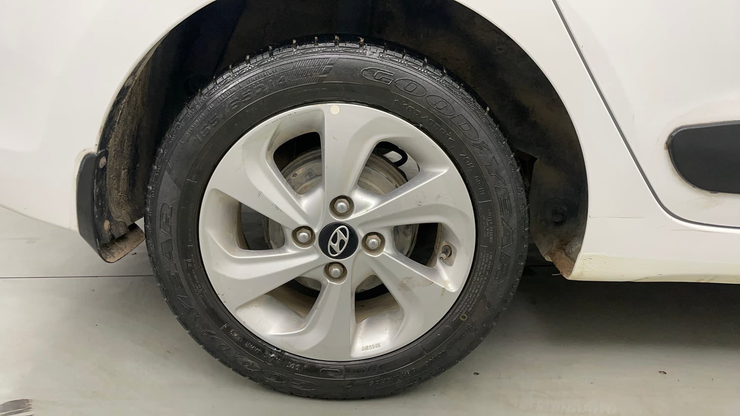 Used 2019 Hyundai Xcent SX Petrol Manual tyres RIGHT REAR TYRE RIM VIEW