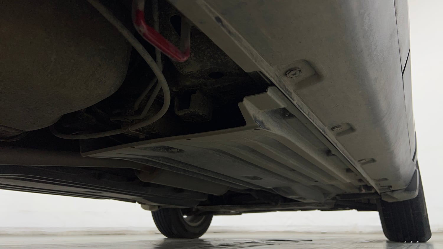 Used 2023 Maruti Suzuki Brezza Zxi Dual Tone Petrol Manual extra REAR RIGHT UNDERBODY VIEW
