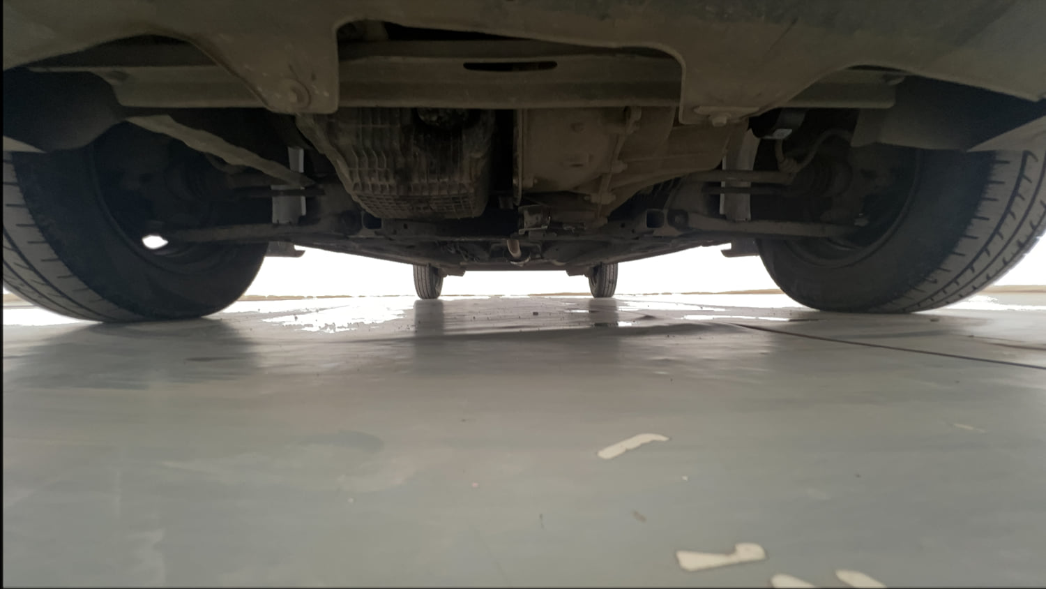 Used 2017 Renault Kwid RXT (O) 1.0 SCE Edition Petrol Manual extra FRONT LEFT UNDERBODY VIEW