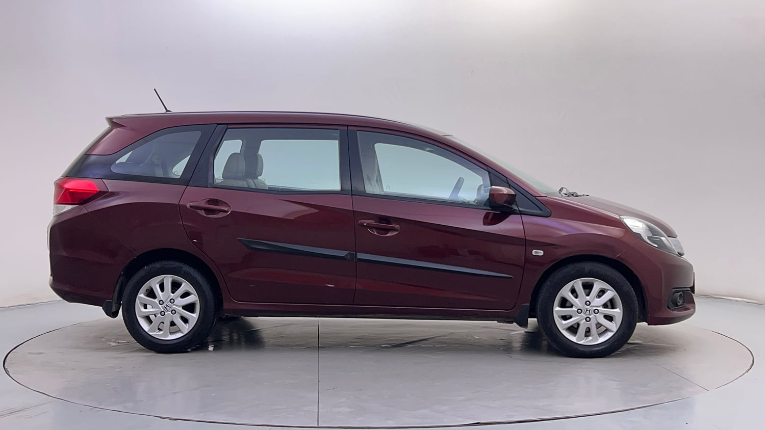 Used 2014 Honda Mobilio V Petrol Petrol Manual exterior RIGHT SIDE VIEW