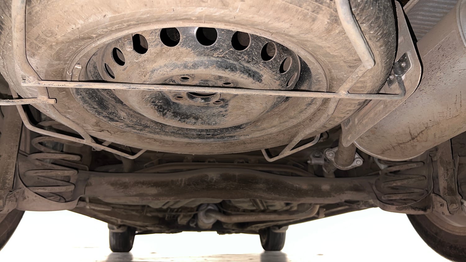 Used 2014 Honda Mobilio V Petrol Petrol Manual extra REAR UNDERBODY VIEW (TAKEN FROM REAR)