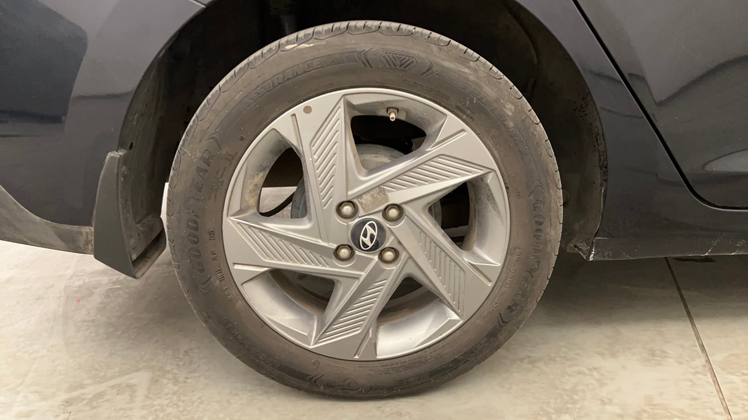 Used 2022 Hyundai Verna SX 1.5 VTVT IVT Petrol Automatic tyres RIGHT REAR TYRE RIM VIEW