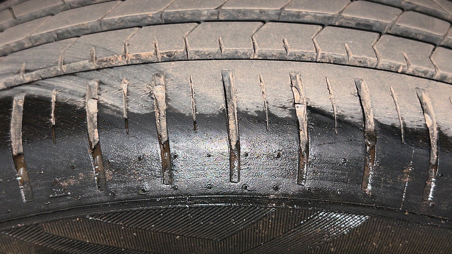 Used 2023 Toyota Glanza V AMT Petrol Automatic tyres LEFT FRONT TYRE TREAD VIEW