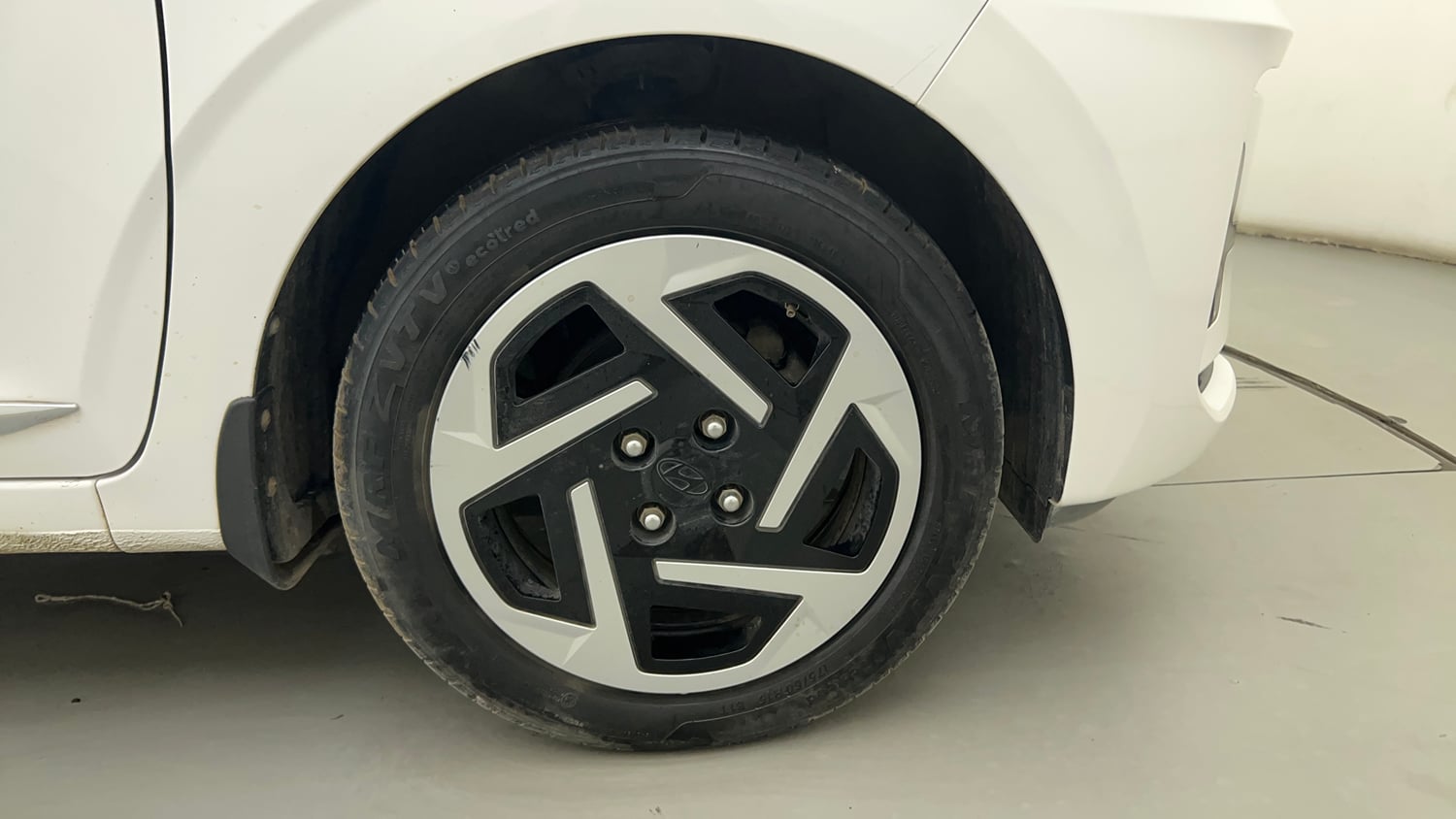 Used 2025 Hyundai Grand i10 Nios Sportz 1.2 Hy-CNG Duo Cng Manual tyres RIGHT FRONT TYRE RIM VIEW