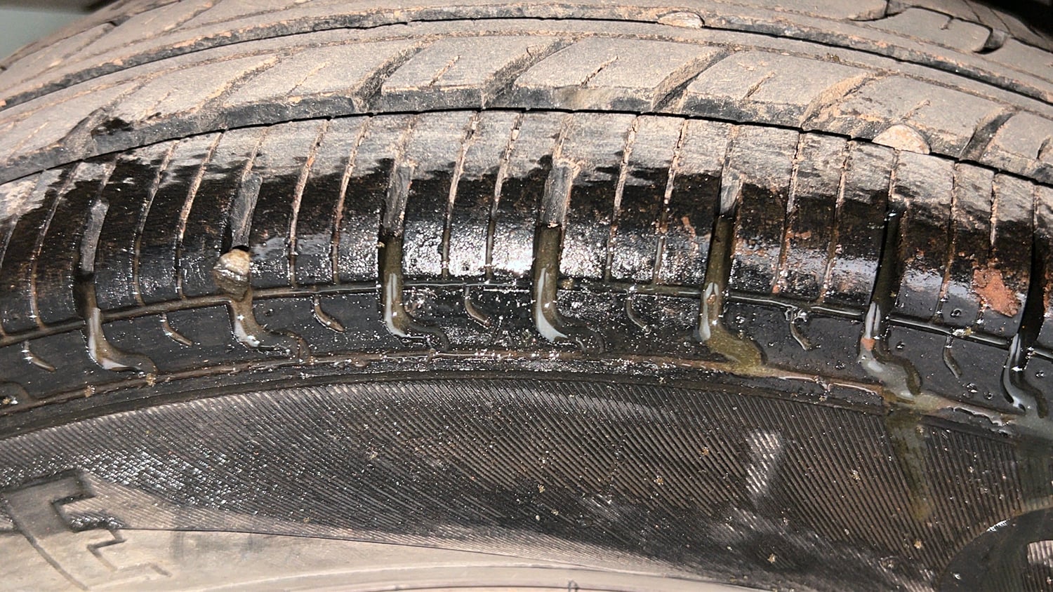 Used 2017 Renault Kwid RXT (O) 1.0 SCE Edition Petrol Manual tyres RIGHT REAR TYRE TREAD VIEW