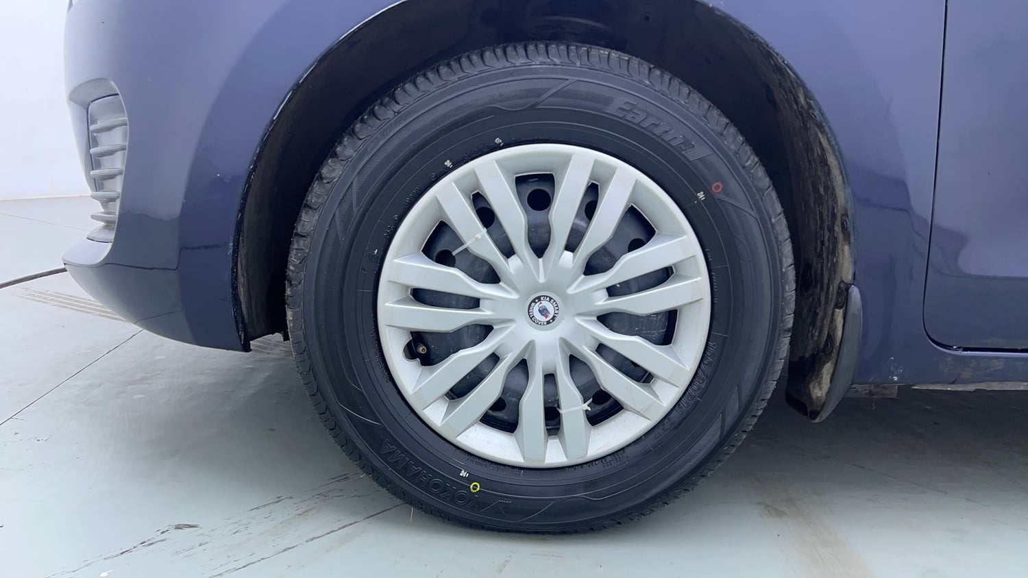 Used 2019 Maruti Suzuki Swift VXi AMT Petrol Automatic tyres LEFT FRONT TYRE RIM VIEW