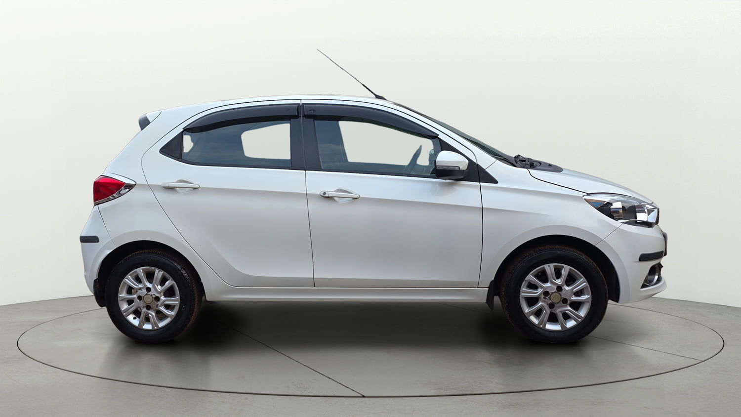 Used 2017 Tata Tiago Revotron XZ Petrol Manual exterior RIGHT SIDE VIEW