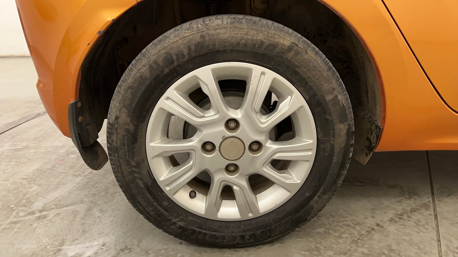 Used 2016 Tata Tiago Revotron XZ Petrol Manual tyres RIGHT REAR TYRE RIM VIEW