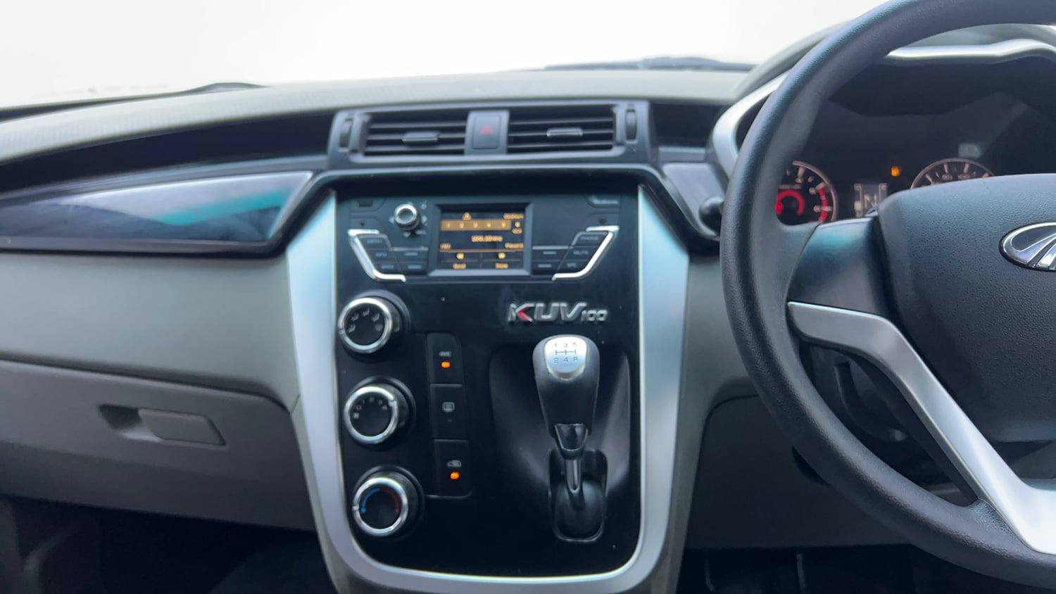 Used 2017 Mahindra KUV100 K6 6 STR Petrol Manual interior MUSIC SYSTEM & AC CONTROL VIEW