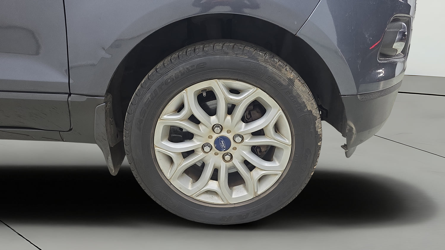 Used 2015 Ford EcoSport Titanium 1.5 TDCi Diesel Manual tyres RIGHT FRONT TYRE RIM VIEW