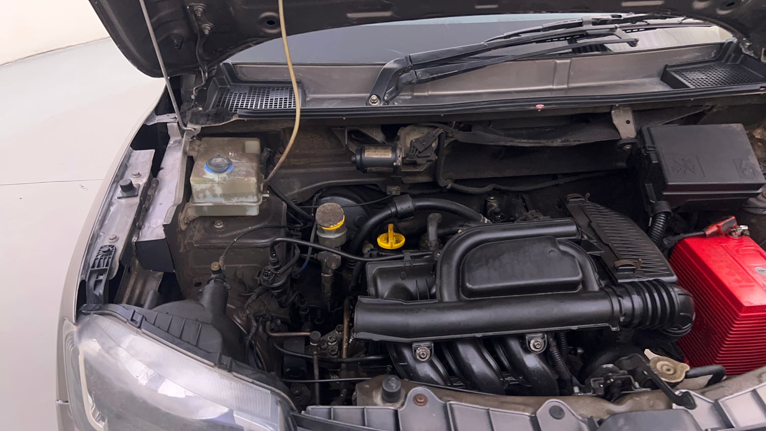 Used 2018 Renault Kwid CLIMBER 1.0 AMT Petrol Automatic engine ENGINE RIGHT SIDE HINGE & APRON VIEW