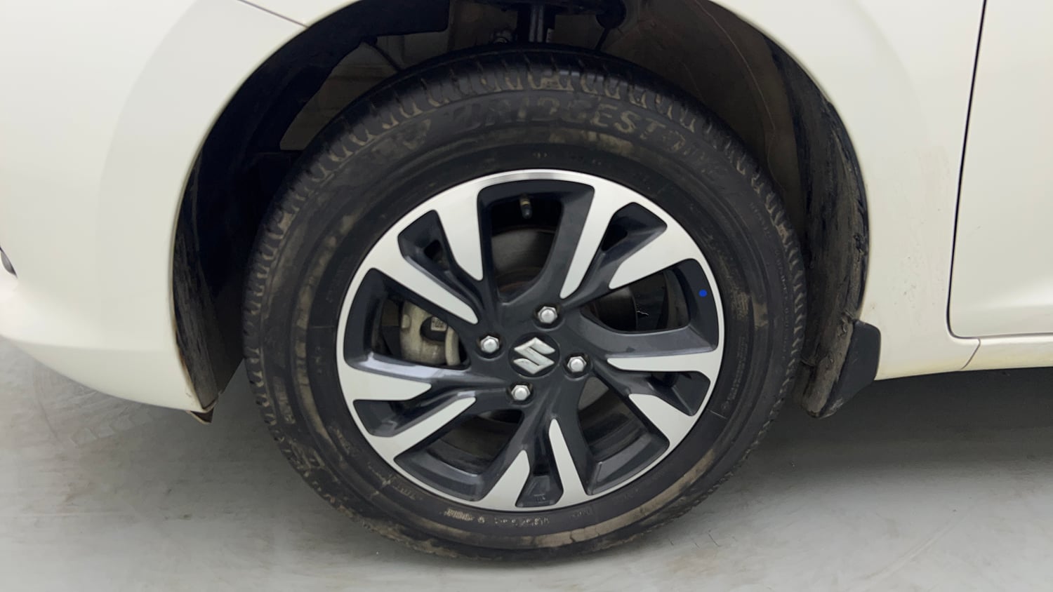 Used 2024 Maruti Suzuki Swift ZXi AMT Petrol Automatic tyres LEFT FRONT TYRE RIM VIEW