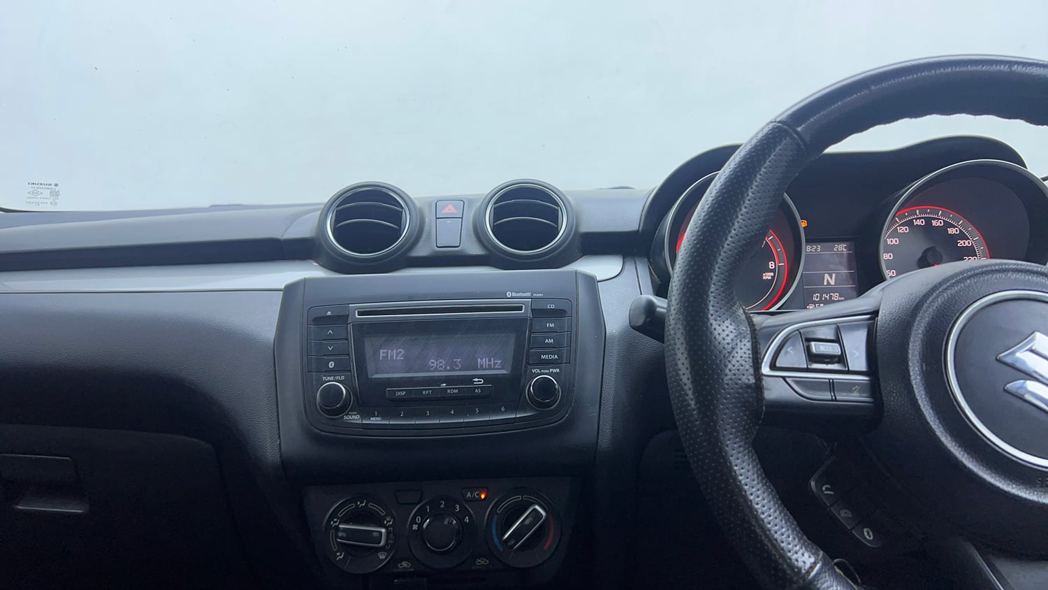Used 2019 Maruti Suzuki Swift VXi AMT Petrol Automatic interior MUSIC SYSTEM & AC CONTROL VIEW