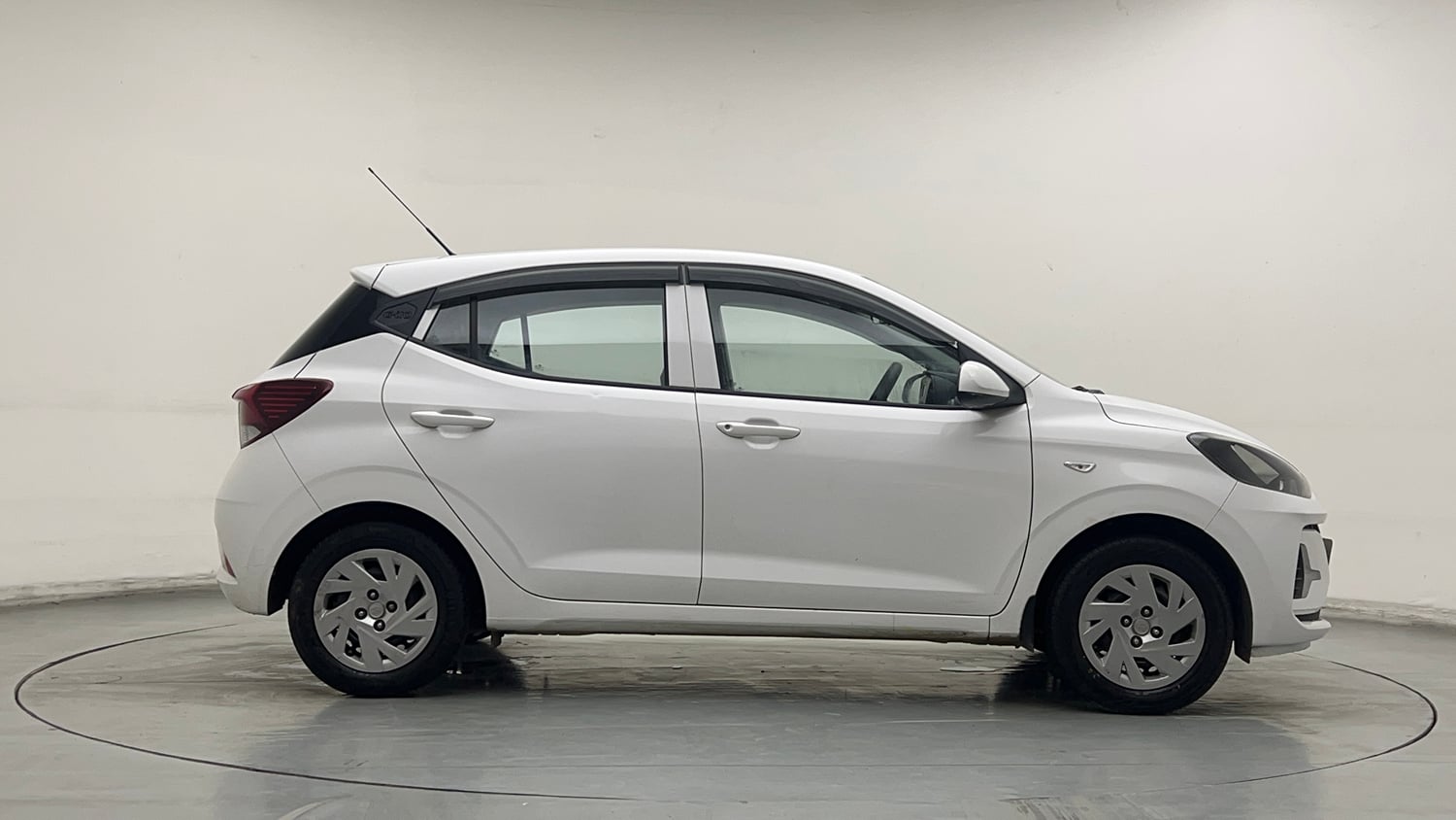Used 2024 Hyundai Grand i10 Nios Magna 1.2 Kappa Petrol+CNG (Outside Fitted) Cng Manual exterior RIGHT SIDE VIEW