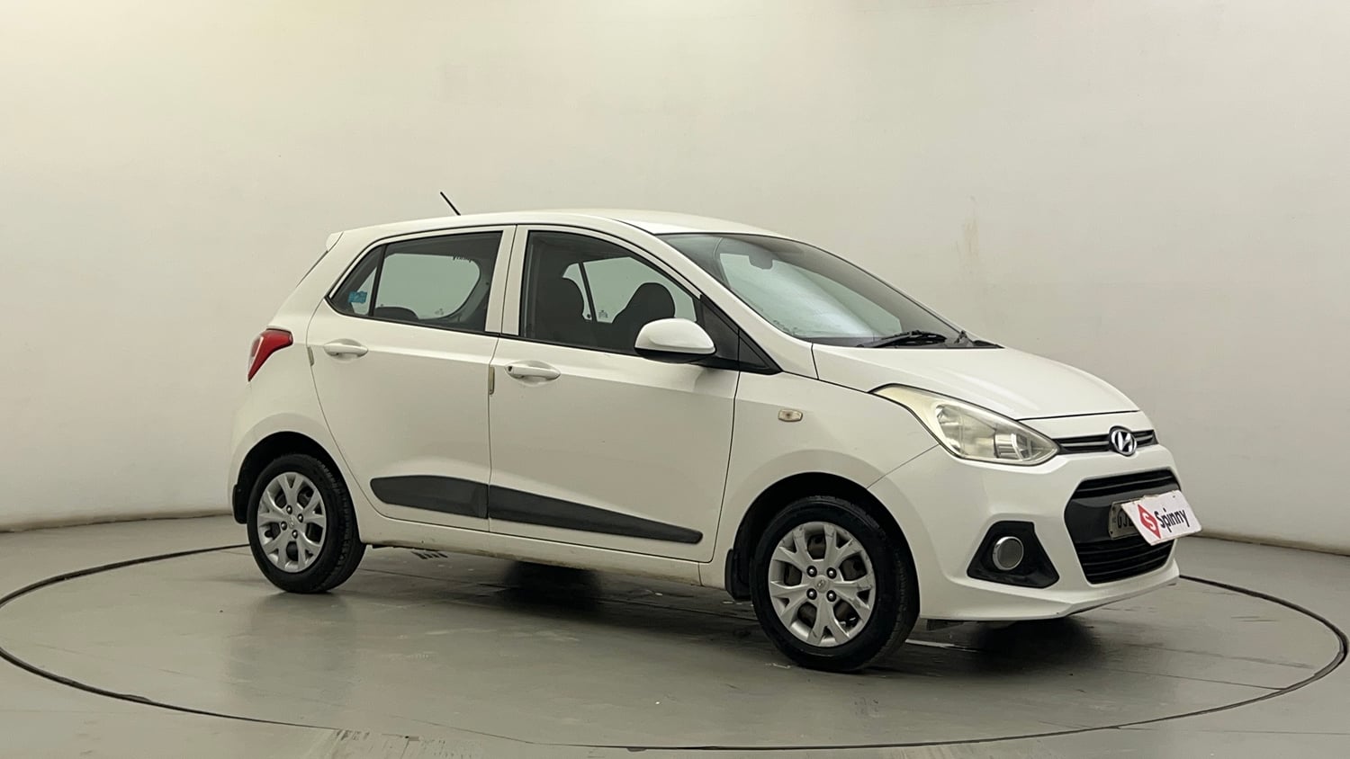 Used 2015 Hyundai Grand i10 Magna 1.2 Kappa VTVT Petrol Manual exterior RIGHT FRONT CORNER VIEW