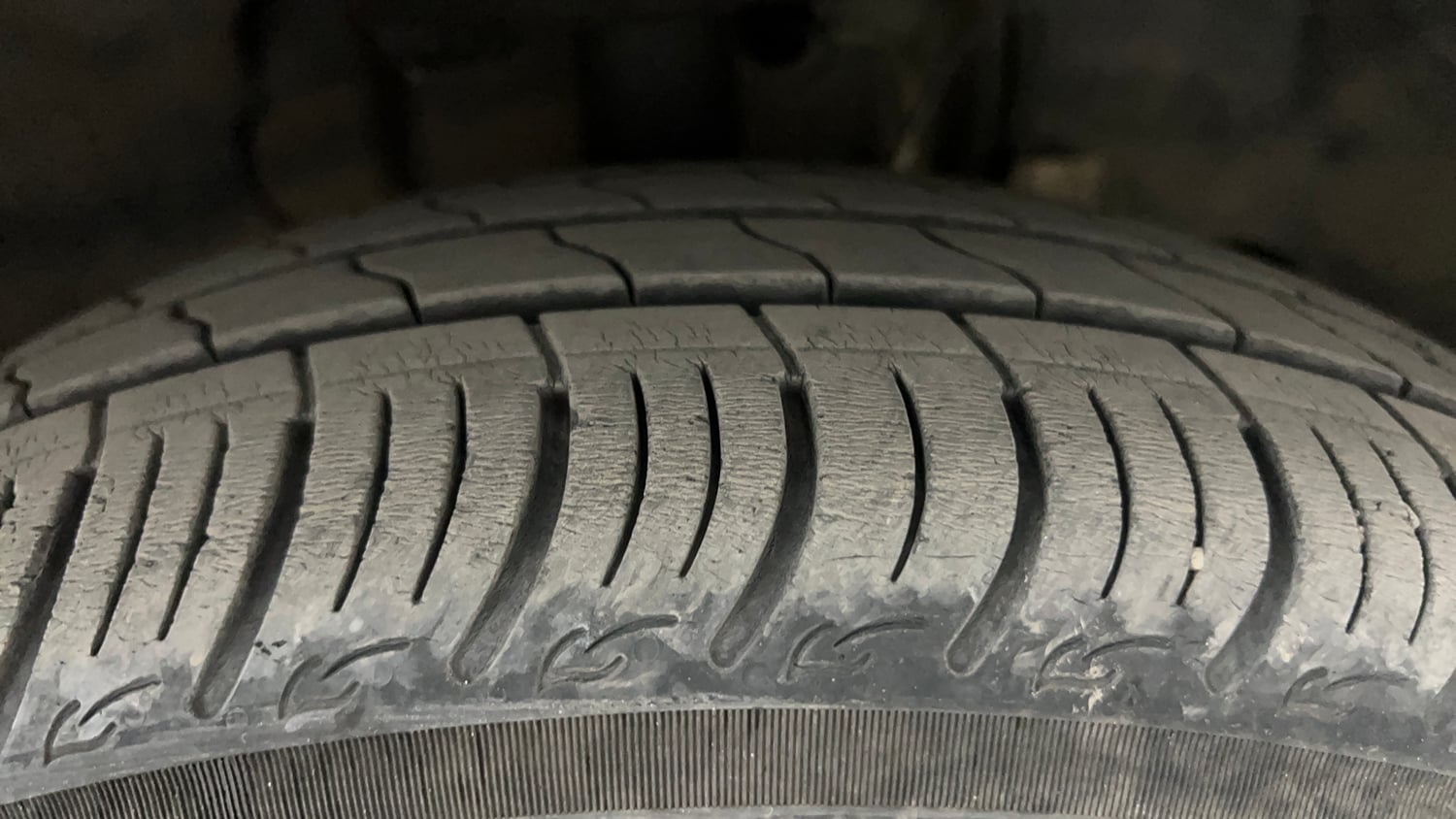 Used 2024 Tata Tigor XZA iCNG Cng Automatic tyres RIGHT FRONT TYRE TREAD VIEW
