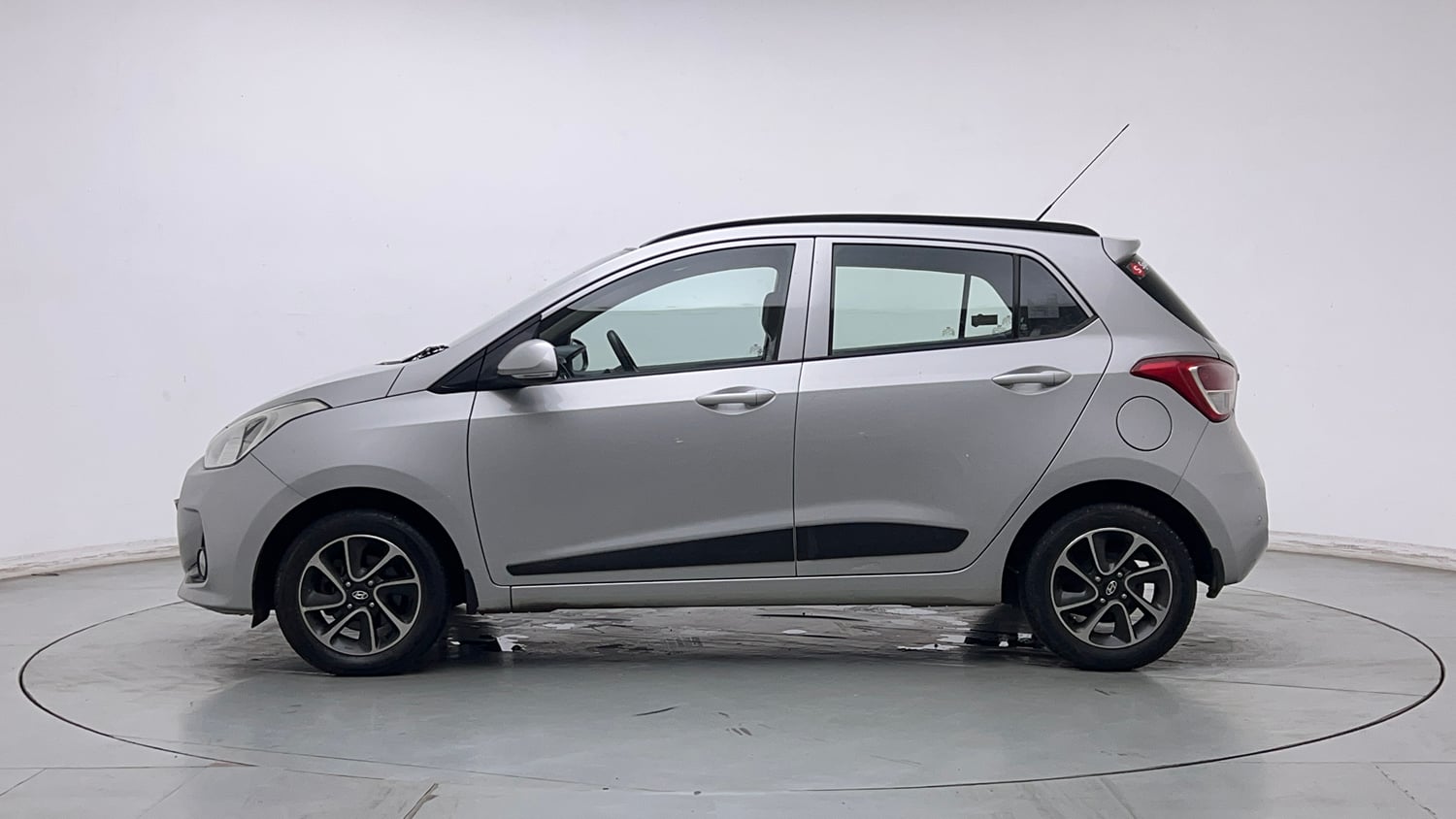Used 2018 Hyundai Grand i10 Sportz (O) AT 1.2 Kappa VTVT Petrol Automatic exterior LEFT SIDE VIEW
