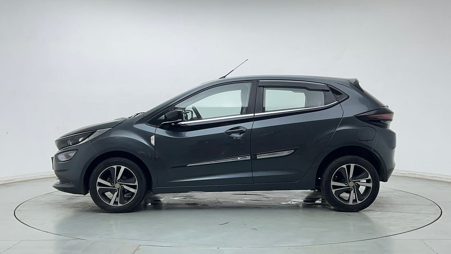 Used 2021 Tata Altroz XZ Petrol Petrol Manual exterior LEFT SIDE VIEW