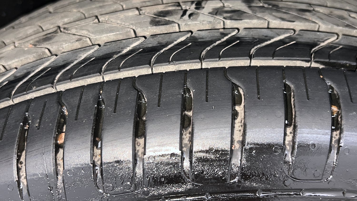 Used 2018 Ford EcoSport Trend + 1.5L TDCi Diesel Manual tyres RIGHT REAR TYRE TREAD VIEW