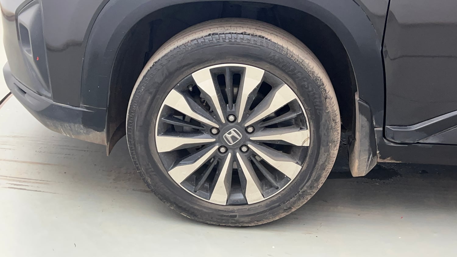 Used 2023 Honda Elevate VX MT Petrol Manual tyres LEFT FRONT TYRE RIM VIEW
