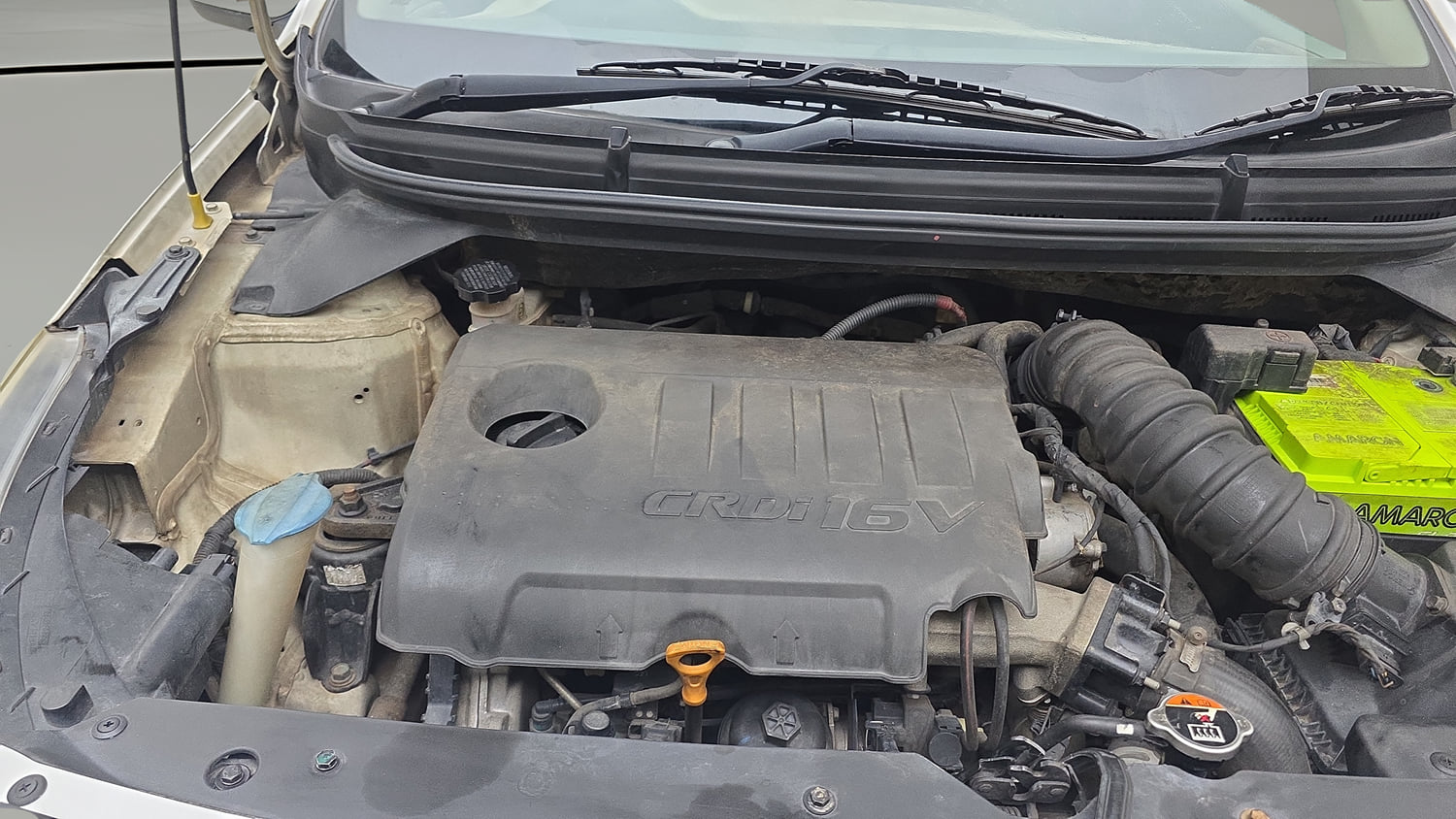 Used 2017 Hyundai Elite i20 Sportz 1.4 CRDI Diesel Manual engine ENGINE RIGHT SIDE HINGE & APRON VIEW