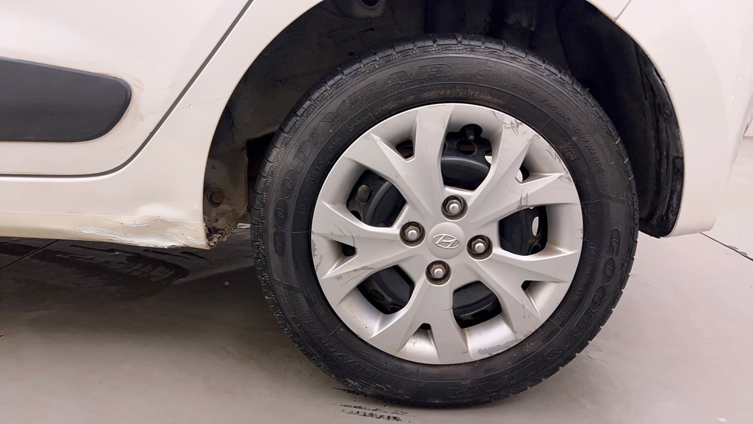 Used 2014 Hyundai Grand i10 Sportz 1.2 Kappa VTVT Petrol Manual tyres LEFT REAR TYRE RIM VIEW