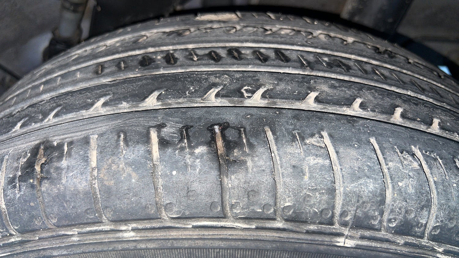 Used 2021 Hyundai Venue S 1.0 Turbo DCT Petrol Automatic tyres LEFT REAR TYRE TREAD VIEW