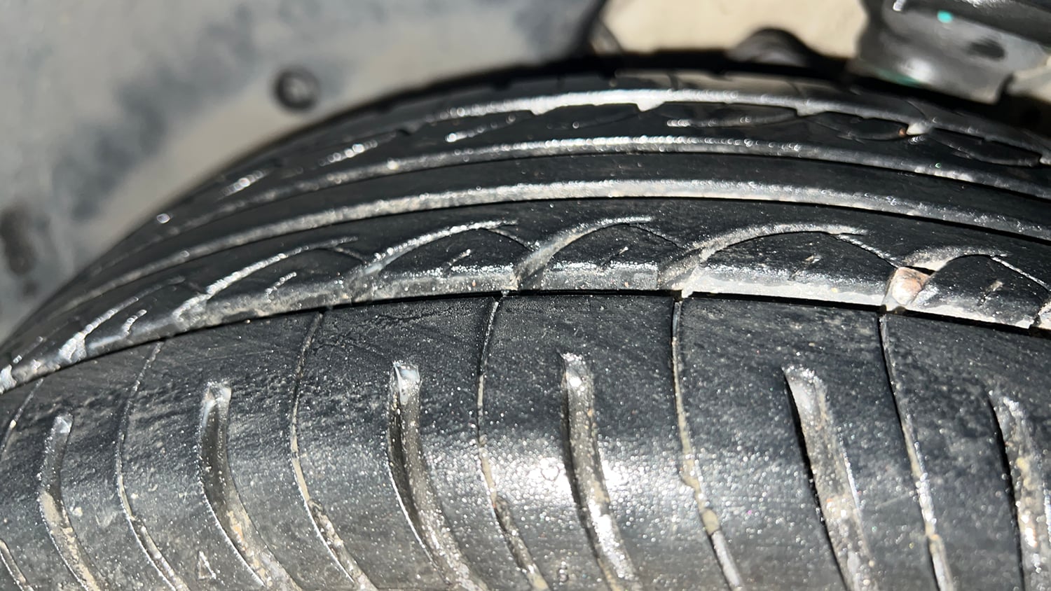 Used 2020 Maruti Suzuki Ignis Zeta 1.2 AMT Petrol Automatic tyres LEFT FRONT TYRE TREAD VIEW
