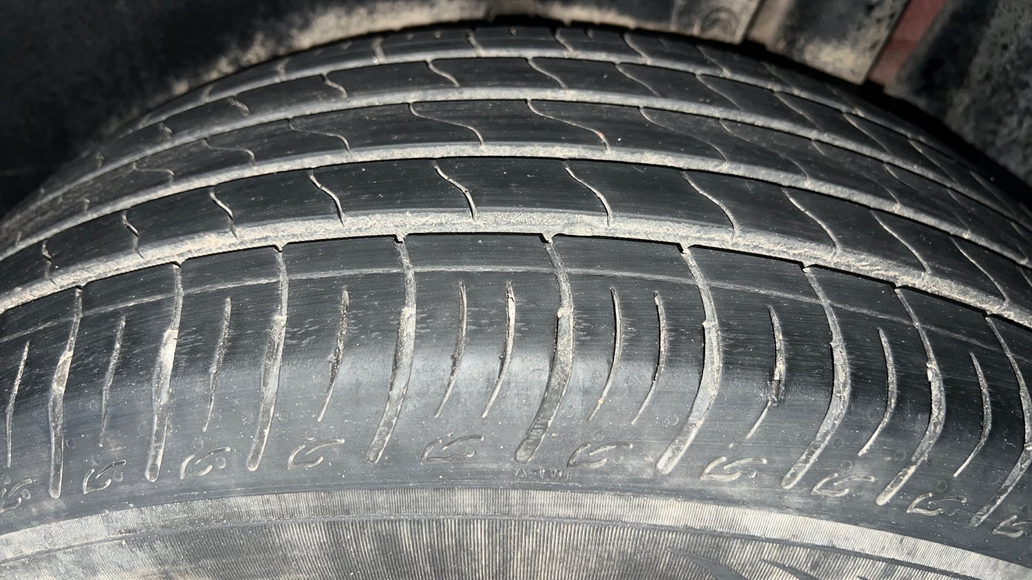 Used 2023 Maruti Suzuki Brezza Zxi Dual Tone Petrol Manual tyres LEFT REAR TYRE TREAD VIEW