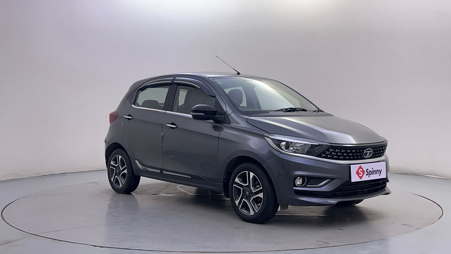 Used 2022 Tata Tiago XZ Plus Petrol Manual exterior RIGHT FRONT CORNER VIEW
