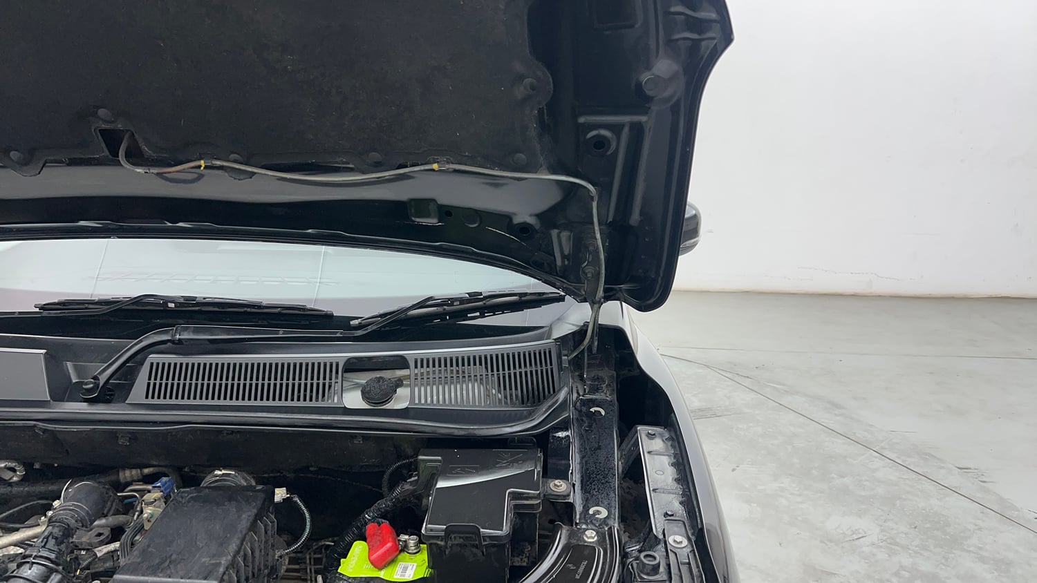 Used 2023 Renault Kiger RXZ Turbo CVT Petrol Automatic engine ENGINE LEFT SIDE HINGE & APRON VIEW