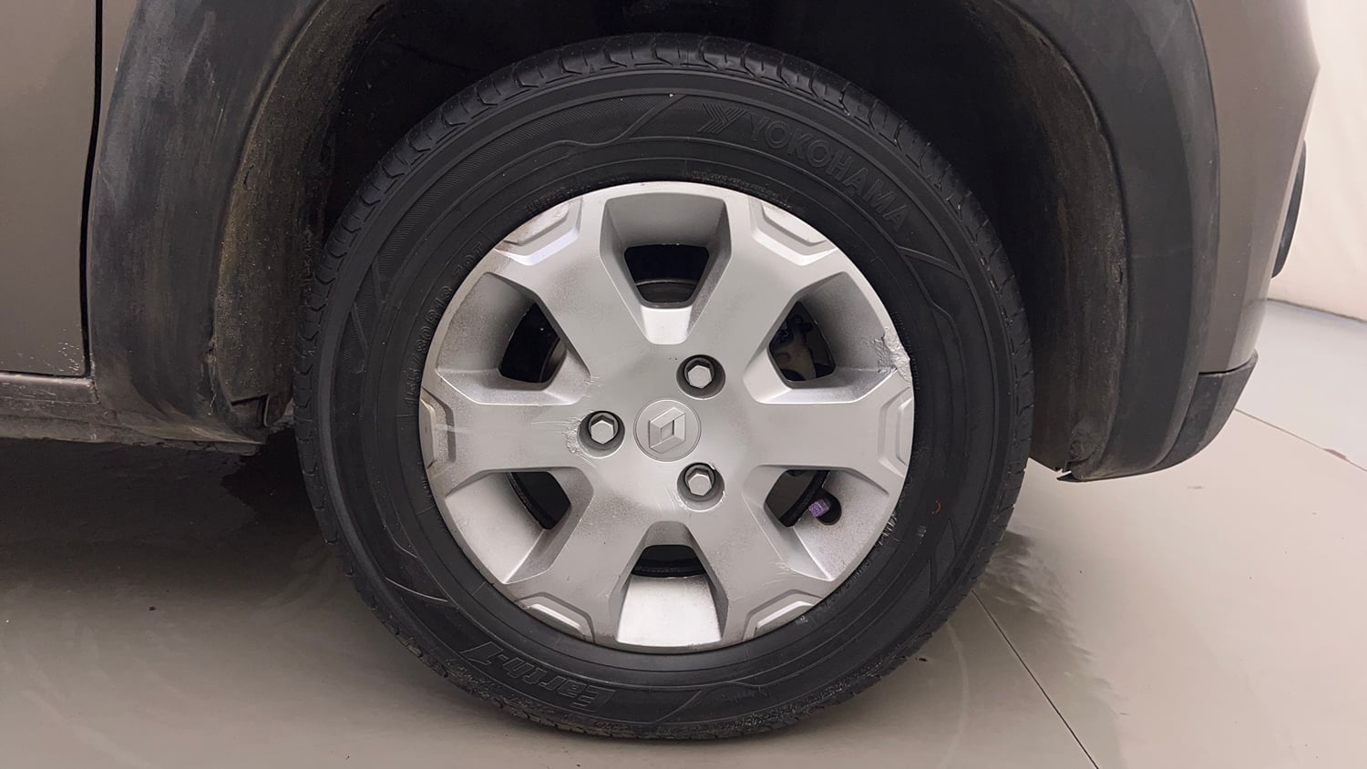 Used 2018 Renault Kwid CLIMBER 1.0 AMT Petrol Automatic tyres RIGHT FRONT TYRE RIM VIEW