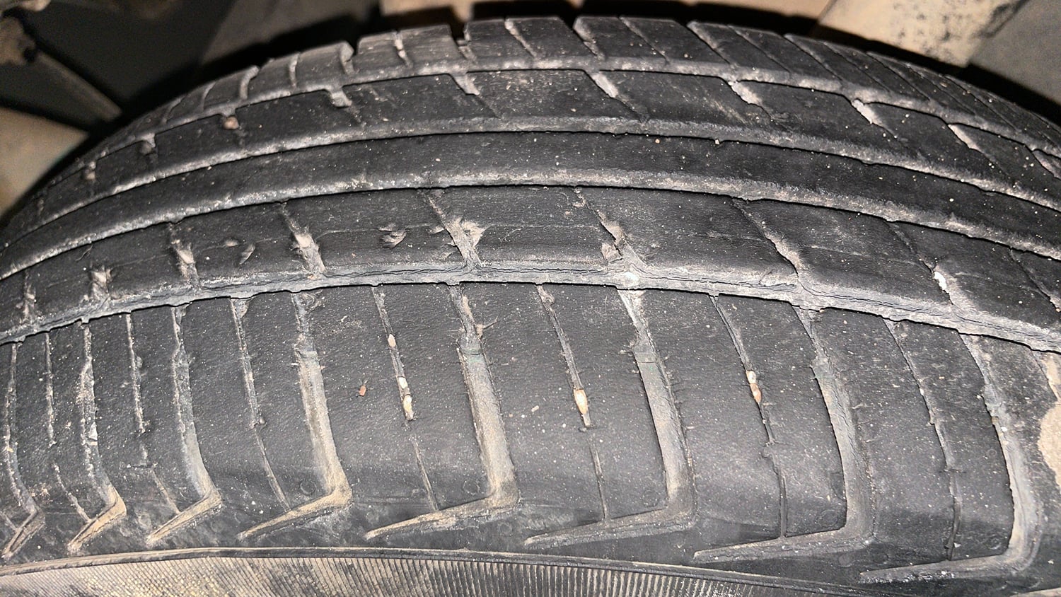 Used 2017 Renault Kwid 1.0 RXT Petrol Manual tyres LEFT REAR TYRE TREAD VIEW