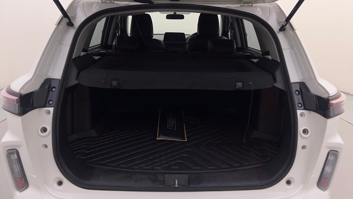 Used 2024 Maruti Suzuki Grand Vitara Delta Smart Hybrid Petrol Manual interior DICKY INSIDE VIEW