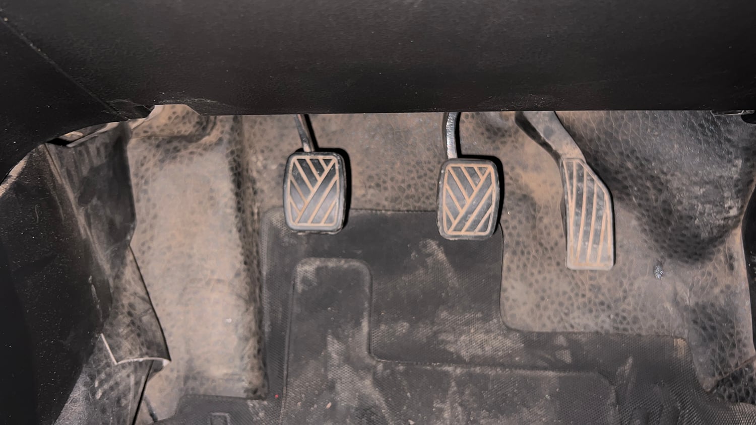 Used 2022 maruti-suzuki Vitara Brezza VXi Petrol Manual interior PEDALS VIEW