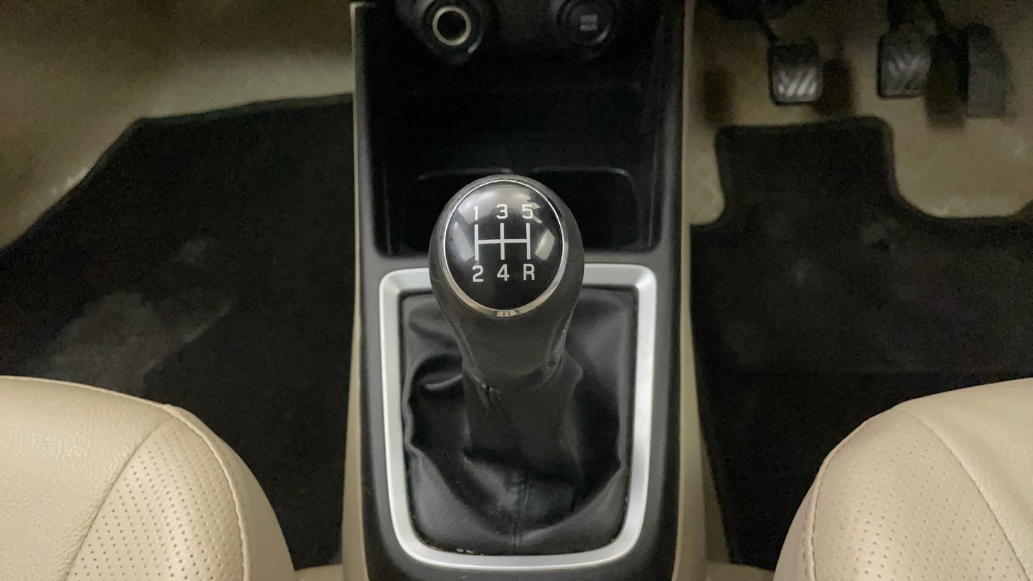 Used 2018 Maruti Suzuki Dzire VXi Petrol Manual interior GEAR  KNOB VIEW
