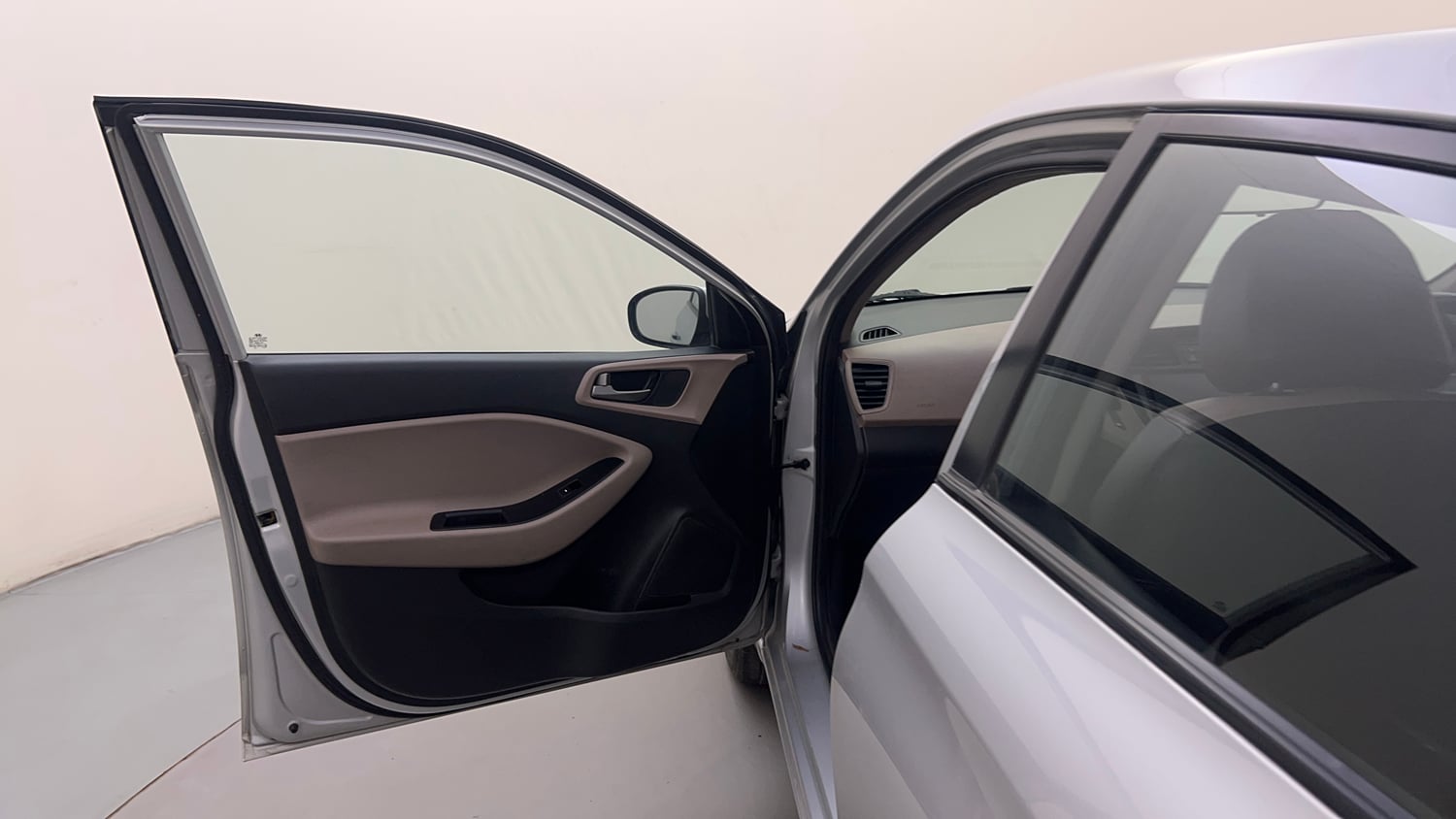 Used 2017 Hyundai Elite i20 Sportz 1.2 Petrol Manual interior LEFT FRONT DOOR OPEN VIEW