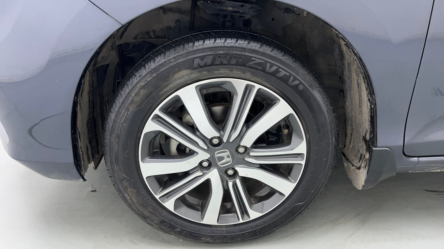 Used 2024 honda Amaze 2nd Generation VX 1.2 Petrol MT Petrol Manual tyres LEFT FRONT TYRE RIM VIEW