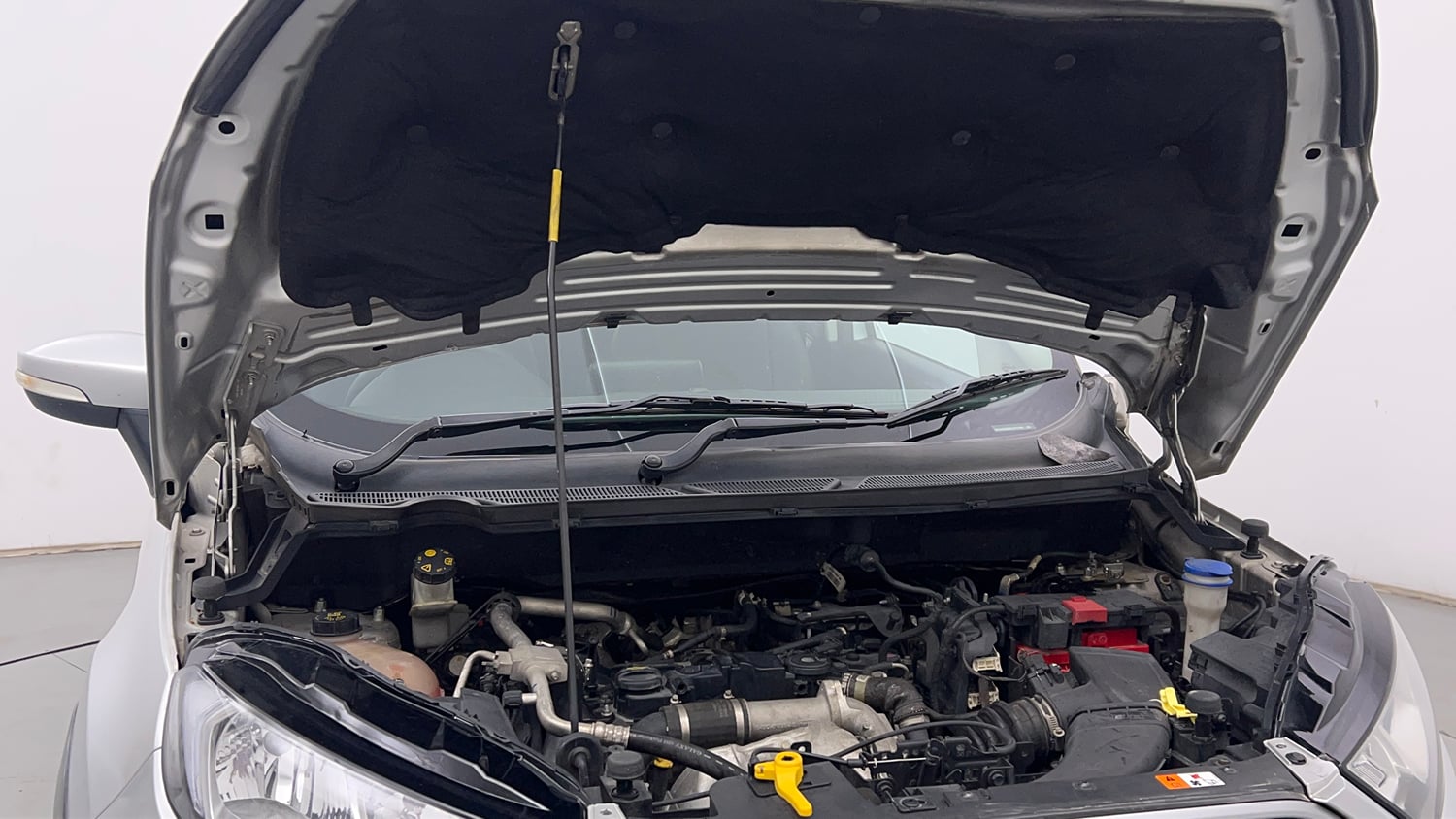 Used 2018 Ford EcoSport Trend + 1.5L TDCi Diesel Manual engine ENGINE RIGHT SIDE HINGE & APRON VIEW