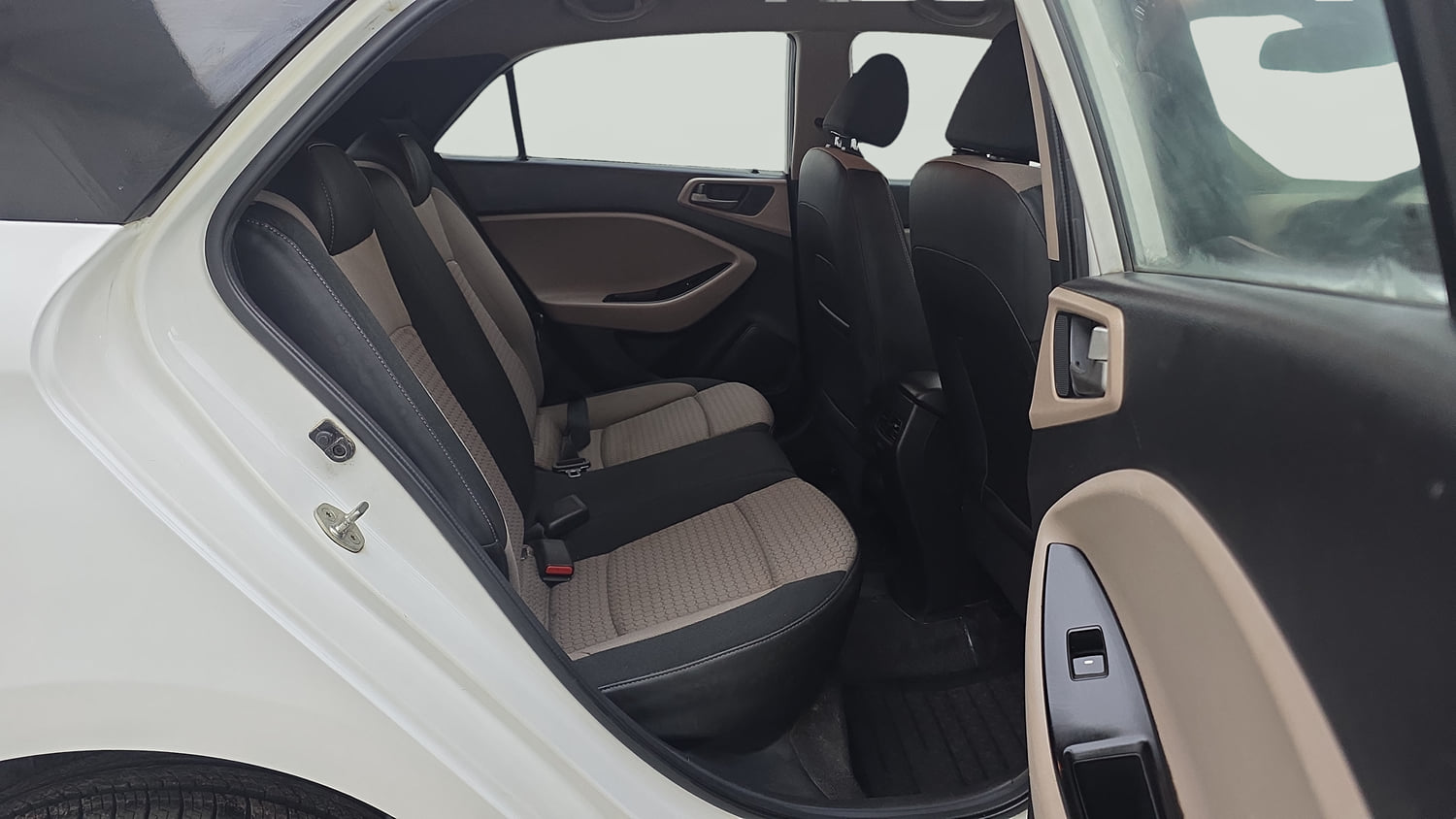 Used 2017 Hyundai Elite i20 Sportz 1.4 CRDI Diesel Manual interior RIGHT SIDE REAR DOOR CABIN VIEW