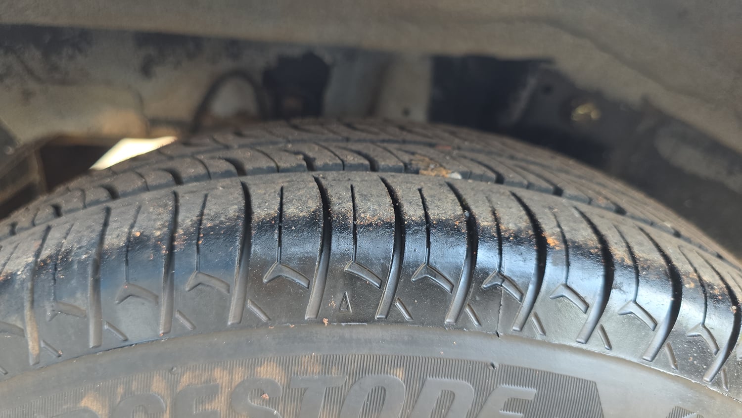 Used 2014 Hyundai Eon Era + Petrol Manual tyres RIGHT REAR TYRE TREAD VIEW