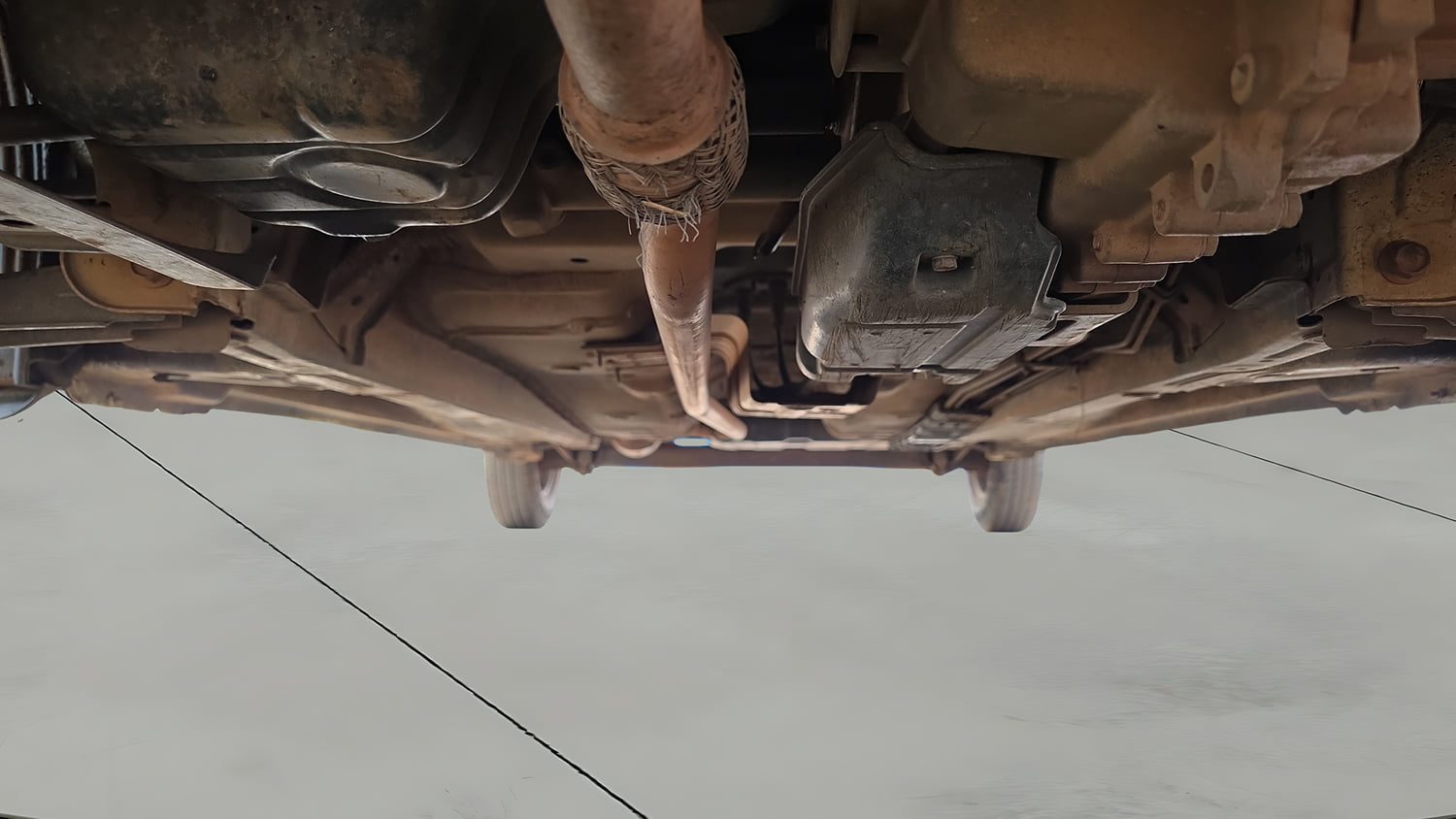 Used 2014 Hyundai Eon Era + Petrol Manual extra FRONT LEFT UNDERBODY VIEW