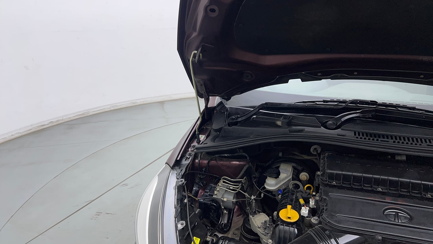 Used 2021 Tata Tigor XZA Plus Petrol Automatic engine ENGINE RIGHT SIDE HINGE & APRON VIEW