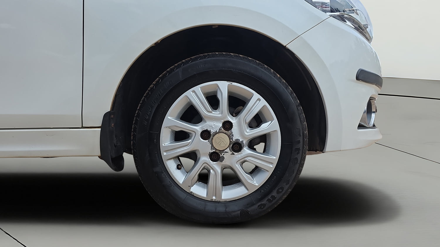 Used 2017 Tata Tiago Revotron XZ Petrol Manual tyres RIGHT FRONT TYRE RIM VIEW